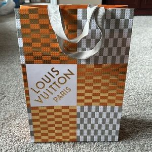 Louis Vuitton Gift bag (holiday edition)